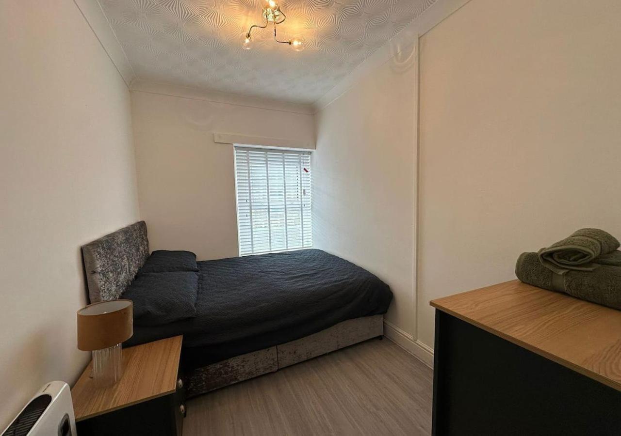 Modern & Stylish 1 Bedroom Flat In Bridgend Town 외부 사진