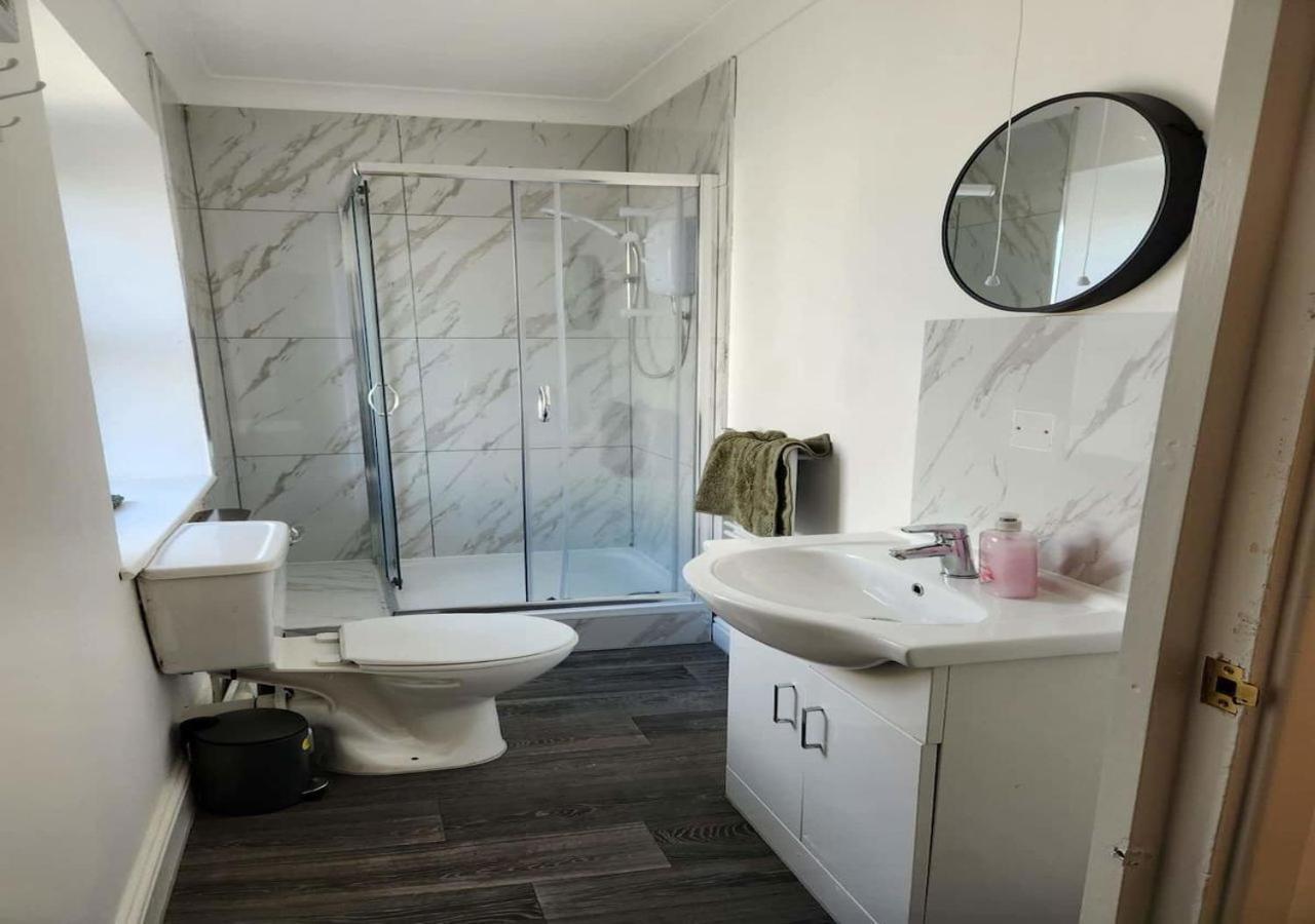 Modern & Stylish 1 Bedroom Flat In Bridgend Town 외부 사진