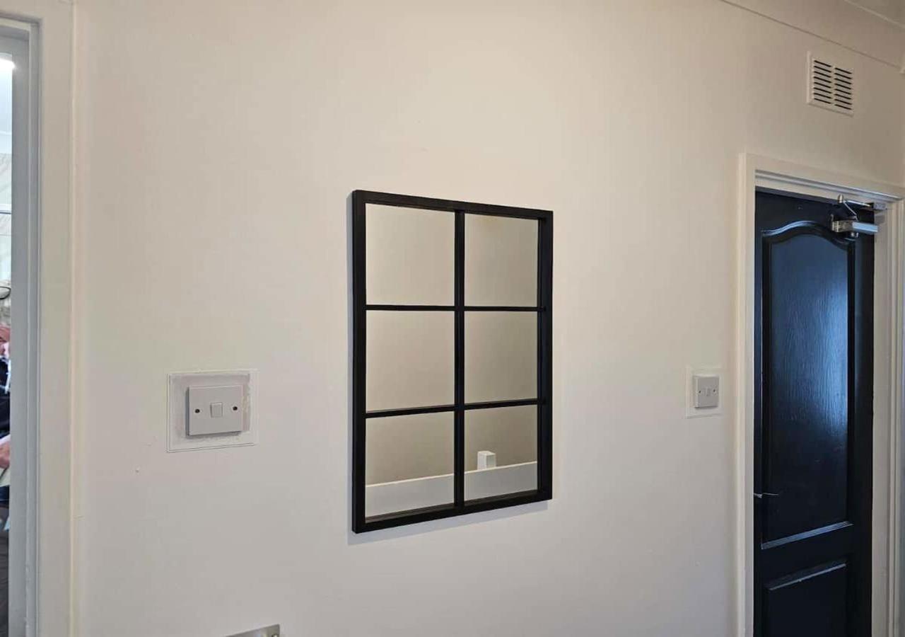 Modern & Stylish 1 Bedroom Flat In Bridgend Town 외부 사진